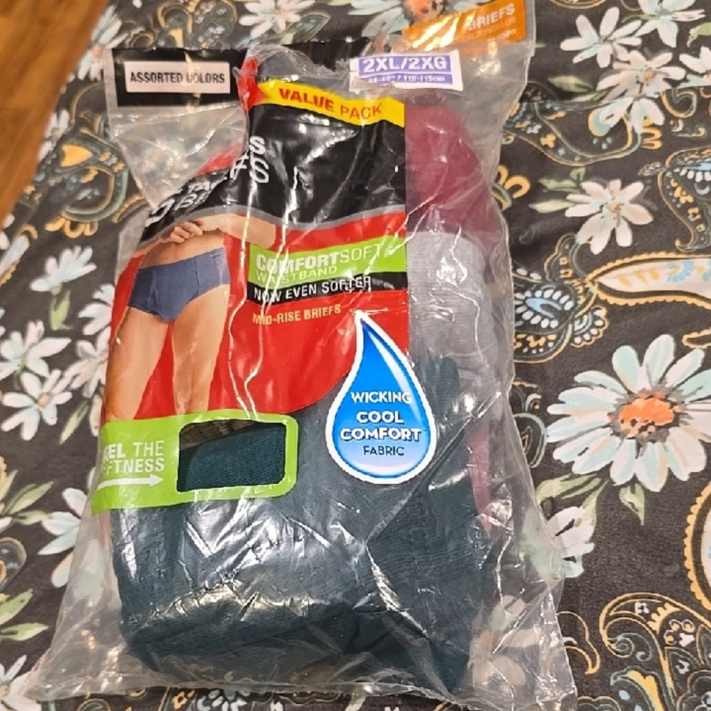 ❤️5/$25 New Hanes 2XL Briefs - Red and Black 3 Pack